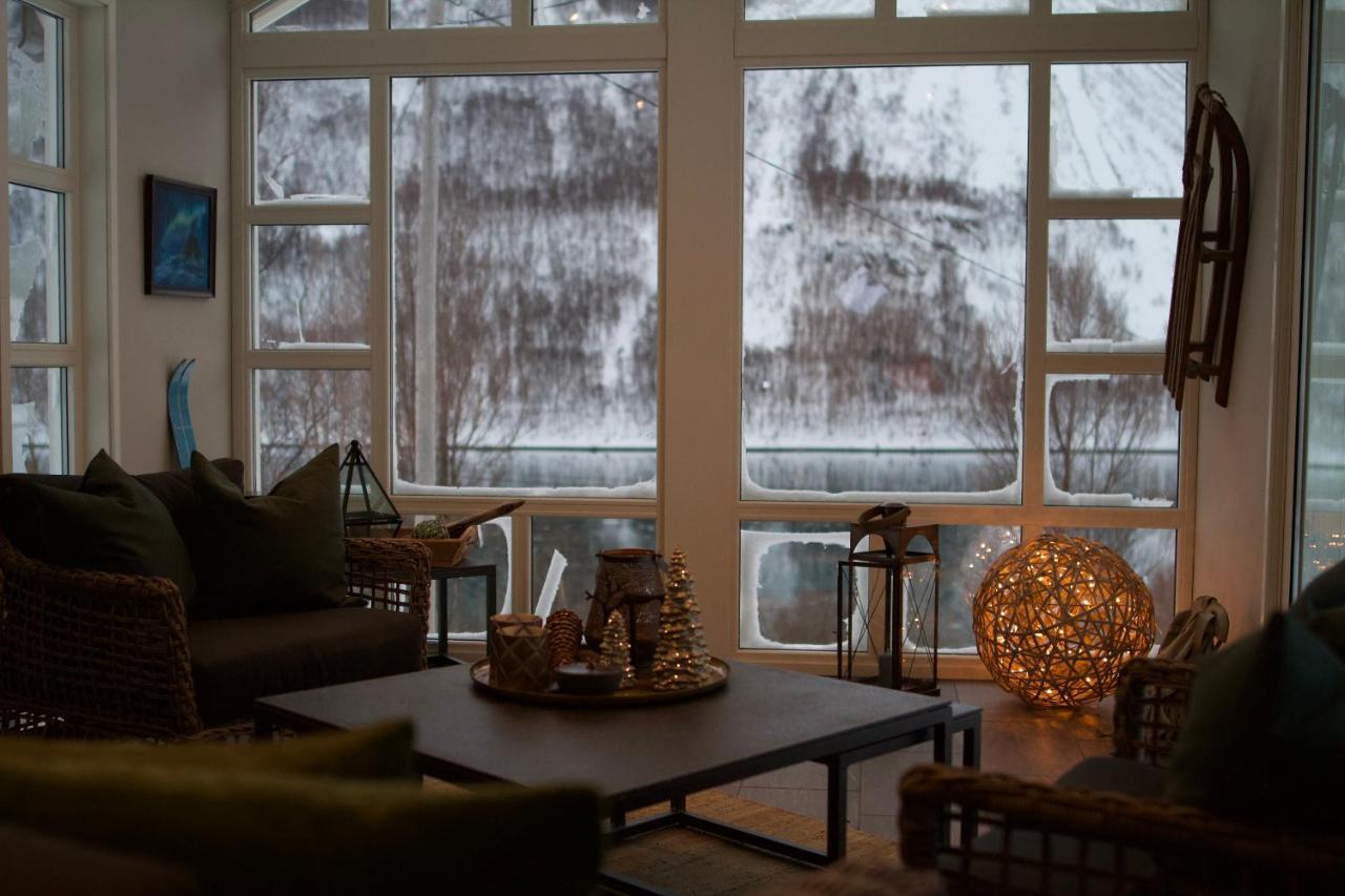 Kjosen Lodge, Lyngen. Lyngseidet Экстерьер фото
