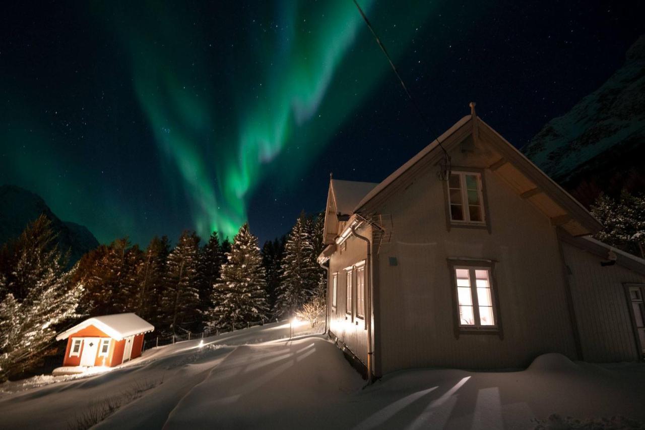 Kjosen Lodge, Lyngen. Lyngseidet Экстерьер фото